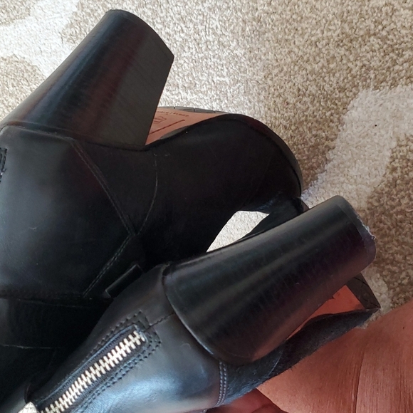 Donald J. Pliner Sarje Black Calf Hair Leather Trim Buckle Zip-Up Heeled… - Picture 15 of 15